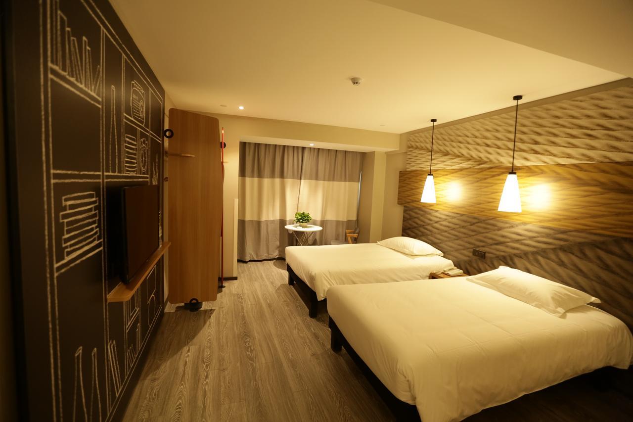 Ibis Chengdu West Jingcui Road Hotel Eksteriør billede